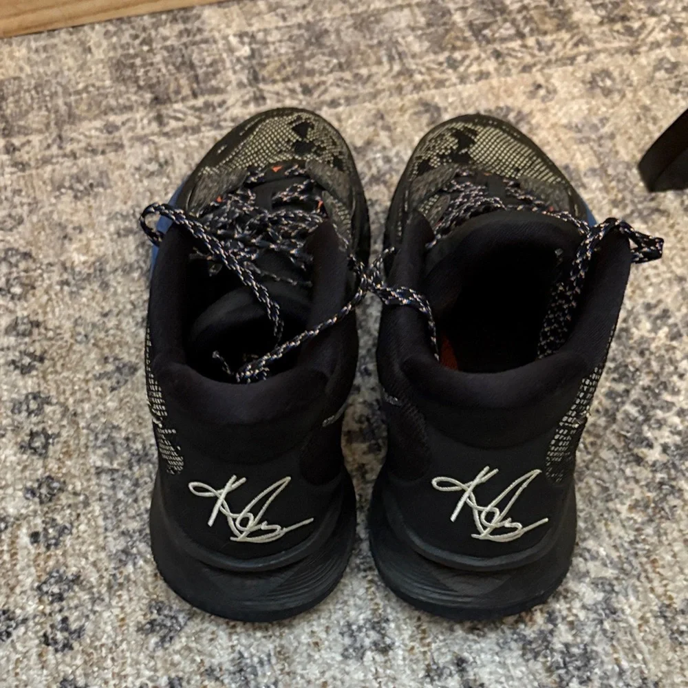 Black High-Top‎ Sneakers with Signature Detail
